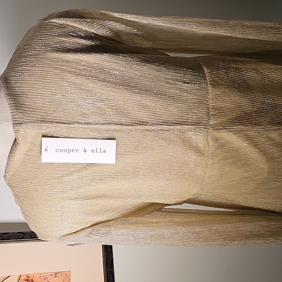 Elegant Gold Women's Top By Cooper & Ella Size Large And NWT - Picture 5 of 10